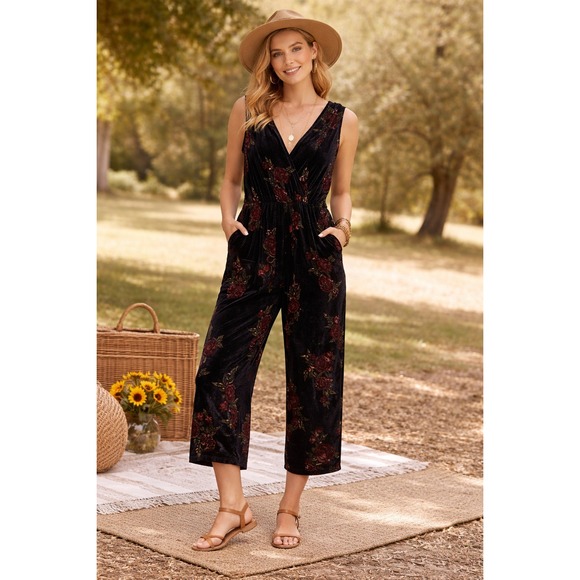 love on a hanger Pants - Love on a Hanger Jumpsuit Womens Large Black Floral Velvet Pockets